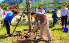 Theo bước chân tình nguyện: Mang yêu thương lên vùng sạt lở