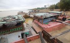 Bắt giữ 6 tàu hút cát trái phép trên sông Thu Bồn