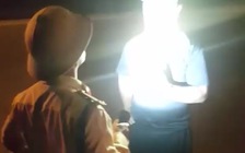 Tạm đình chỉ công tác trung tá CSGT 'rọi đèn, chỉ mặt tài xế'