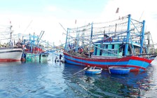 Hơn 12 giờ đồng hồ trục vớt thành công tàu cá bị đắm trên biển Cửa Đại