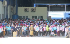 Thức ăn có sinh vật lạ, hàng ngàn công nhân lập tức ngừng việc