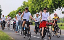 Hàng trăm bạn trẻ, du khách đạp xe chống biến đổi khí hậu