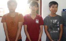 Đang tâm sự với bạn gái, bị 3 người lạ kề dao uy hiếp, cướp tài sản