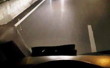 Taxi chạy ngược chiều trên cao tốc Đà Nẵng - Quảng Ngãi