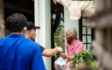 ‘Phiên chợ 0 đồng’ của người trẻ và những giọt nước mắt hạnh phúc