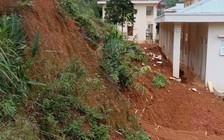 Quảng Nam: Sạt lở đe dọa đồn biên phòng, sơ tán hàng chục quân nhân