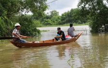 Nước lũ lên nhanh, một số địa phương ở Quảng Nam cho học sinh nghỉ học
