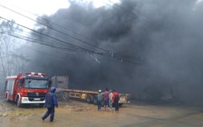 Quảng Nam: Cháy lớn cơ sở tái chế phế liệu giữa mưa bão