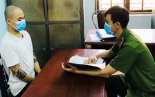 Nam thanh niên cầm kiếm cố thủ trong nhà sau khi cướp xe, chém người đi đường