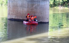 Quảng Nam: Một người đàn ông đâm vợ 2 nhát vào ngực rồi nhảy cầu tự tử