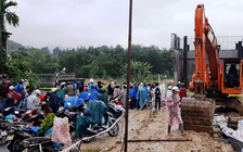 Quảng Nam: Mưa lớn chia cắt, hàng trăm người bị ‘chặn đường’ về nhà