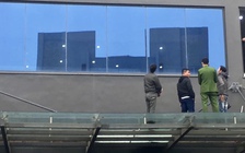 Rơi từ tầng 25 chung cư ở Hà Nội, bé gái 4 tuổi tử vong thương tâm