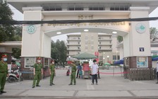 An ninh siết chặt trước giờ dỡ lệnh phong tỏa 'ổ dịch Bạch Mai'