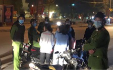 Bắc Giang: Đi chơi tết không đeo khẩu trang, 30 nam nữ bị phạt 30 triệu đồng