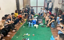 Phá sới bạc ở Hà Nội, tạm giữ 20 ‘con bạc’ cùng 5 chủ sới