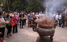 Hàng ngàn người dân đi lễ đền Hùng trước ngày chính lễ