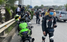 CSGT đón lõng, bắt 9 mô tô phân khối lớn phóng bạt mạng trên cao tốc