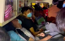 Né chốt kiểm dịch, xe cứu thương ‘nhồi’ người từ Bắc Ninh về Sơn La