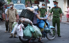 Hà Nội: Chợ giãn cách, nhiều tiểu thương được yêu cầu ra về