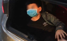 Giấu bé trai 12 tuổi trong cốp xe để 'thông chốt' Hà Nội về Thái Bình