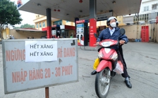 Dân ùn ùn kéo đến mua, nhiều cây xăng tại Hà Nội bất ngờ hết hàng