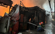 Hơn 50 chiến sĩ căng mình dập lửa ở 3 nhà xưởng