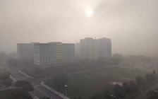 Sinh viên lo lắng khi sương mù ô nhiễm vây kín làng đại học