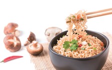 UNICEF cảnh báo tình trạng trẻ em suy dinh dưỡng vì lạm dụng mì ăn liền