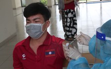 Tiêm vắc xin phòng Covid-19 cho sinh viên Lào và Campuchia tại Ký túc xá ĐHQG TP.HCM