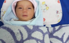 Bé gái bị bỏ rơi trong túi xách: Đã có hơn 100 người hỏi nhận nuôi