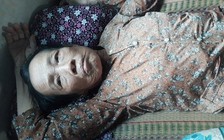 Cụ bà 78 tuổi nằm một chỗ bị con dâu và cháu nội bỏ ở 'nhà hoang'