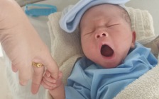 Cà Mau: Nhiều người muốn nhận nuôi bé sơ sinh bị bỏ rơi ở ghế đá