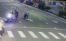 Cà Mau: Truy bắt thủ phạm chém người khi dừng đèn đỏ lúc rạng sáng