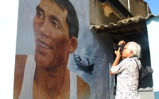 Độc lạ ngôi làng Việt Nam phủ kín những bức vẽ chân dung trên tường