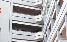 Một cán bộ công ty nhà nước rơi từ lầu 4 của trường đại học tử vong