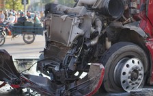 Tai nạn giao thông, xe khách lật ngang, xe container nát đầu