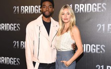 Chadwick Boseman từng tự nguyện nhường thù lao cho bạn diễn Sienna Miller