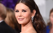 Minh tinh Catherine Zeta-Jones khoe ảnh selfie lãng mạn với chồng 76 tuổi