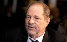 'Ông trùm' Harvey Weinstein bị dẫn độ đến Los Angeles đối mặt phiên tòa lần hai về tội cưỡng hiếp