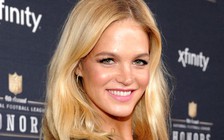 Siêu mẫu Erin Heatherton hé lộ góc khuất u tối của 'đế chế' Victoria's Secret