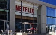 Netflix đang khó khăn nhưng không sụp đổ