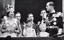 Những khoảnh khắc đời thường của Nữ hoàng Elizabeth II và gia đình