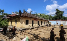 Sự kiện văn hóa nổi bật tuần qua: ‘Thần đèn’ dịch chuyển chính điện chùa Diệu Đế