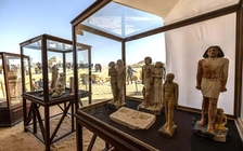 Phát hiện xác ướp 4.300 năm tuổi phủ vàng ở Ai Cập