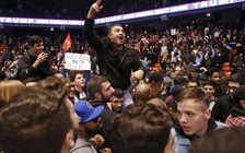 Donald Trump hủy tuần hành tranh cử ở Chicago vì xảy ra đụng độ