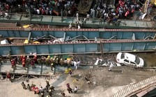 Sập cầu vượt đang thi công ở Ấn Độ, ít nhất 14 người chết