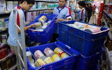 Trung Quốc bắt 6 kẻ làm giả sữa bột trẻ em Similac