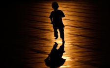 Đôi tình nhân Singapore hành hạ con trai 2 tuổi đến chết