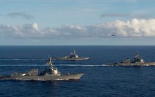 Ba khu trục hạm Mỹ tuần tra gần đảo nhân tạo ở Trường Sa