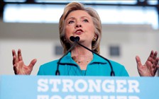 Ông Trump, bà Clinton tố nhau là 'kẻ phân biệt chủng tộc'